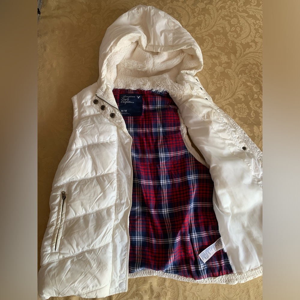 Women's American Eagle Outfitters Maroon Fleece Lined Puffer Vest Size Small